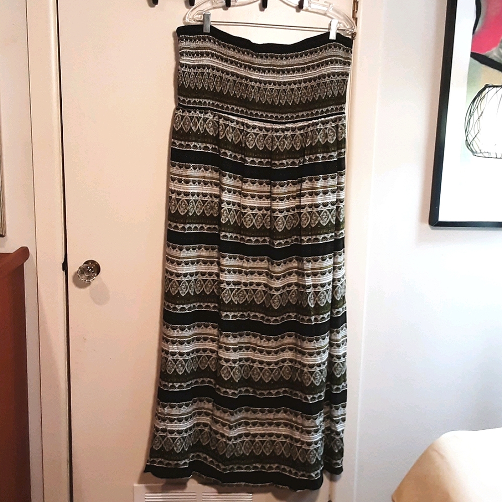 NWOT Strapless smocked maxi dress NWOT